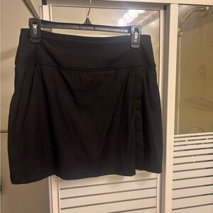 THIS HAS SOLD!!!Woolx Topanga Skort size small in black